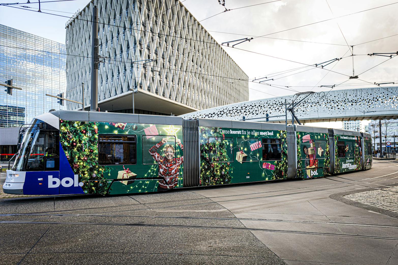 Bol kersttram Full wrap Antwerpen10