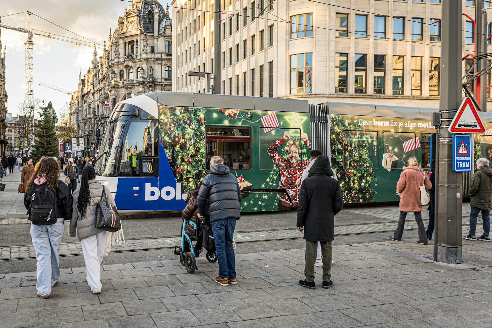 Bol kersttram Full wrap Antwerpen63