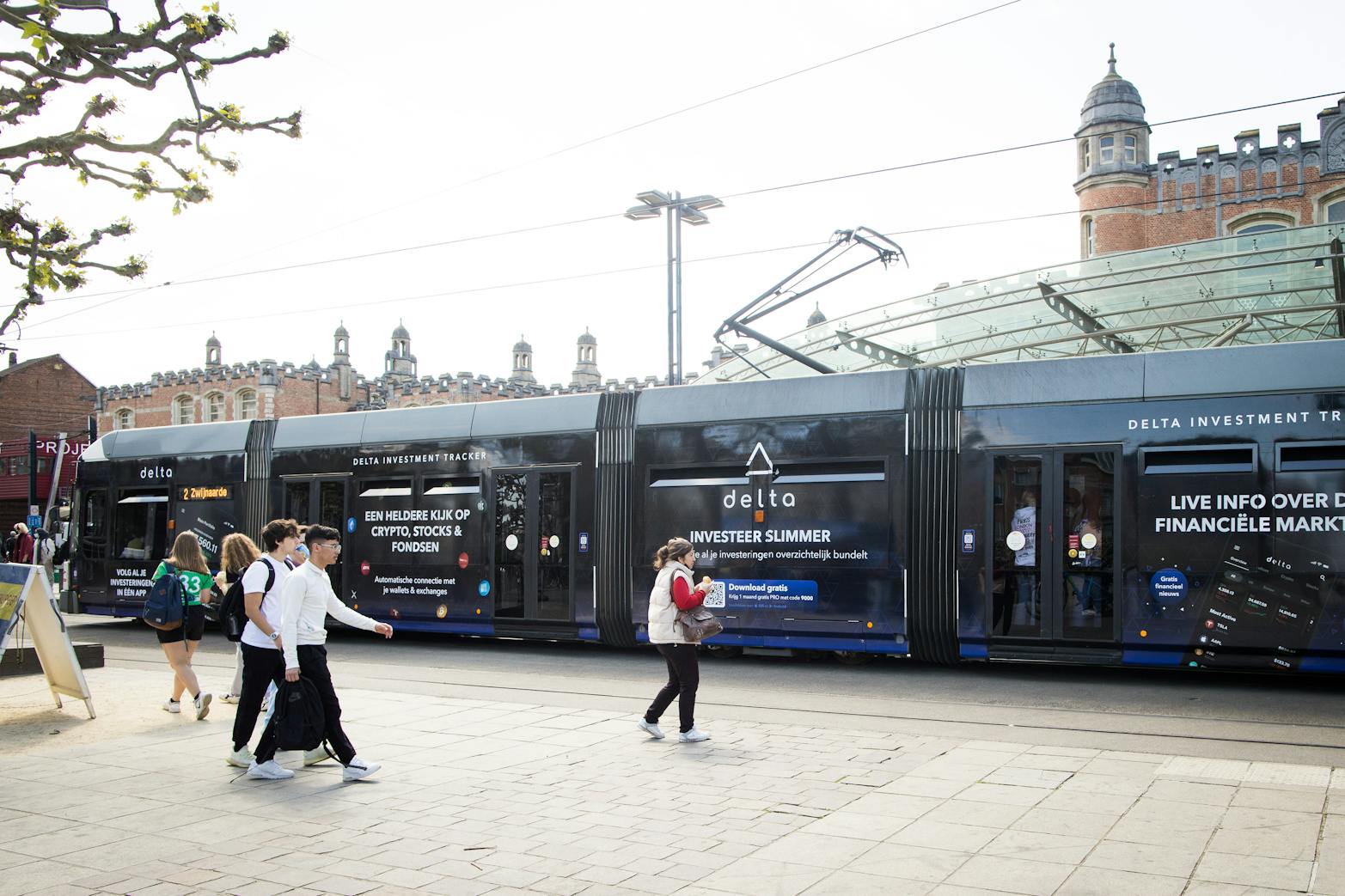 Delta full wrap tram 26