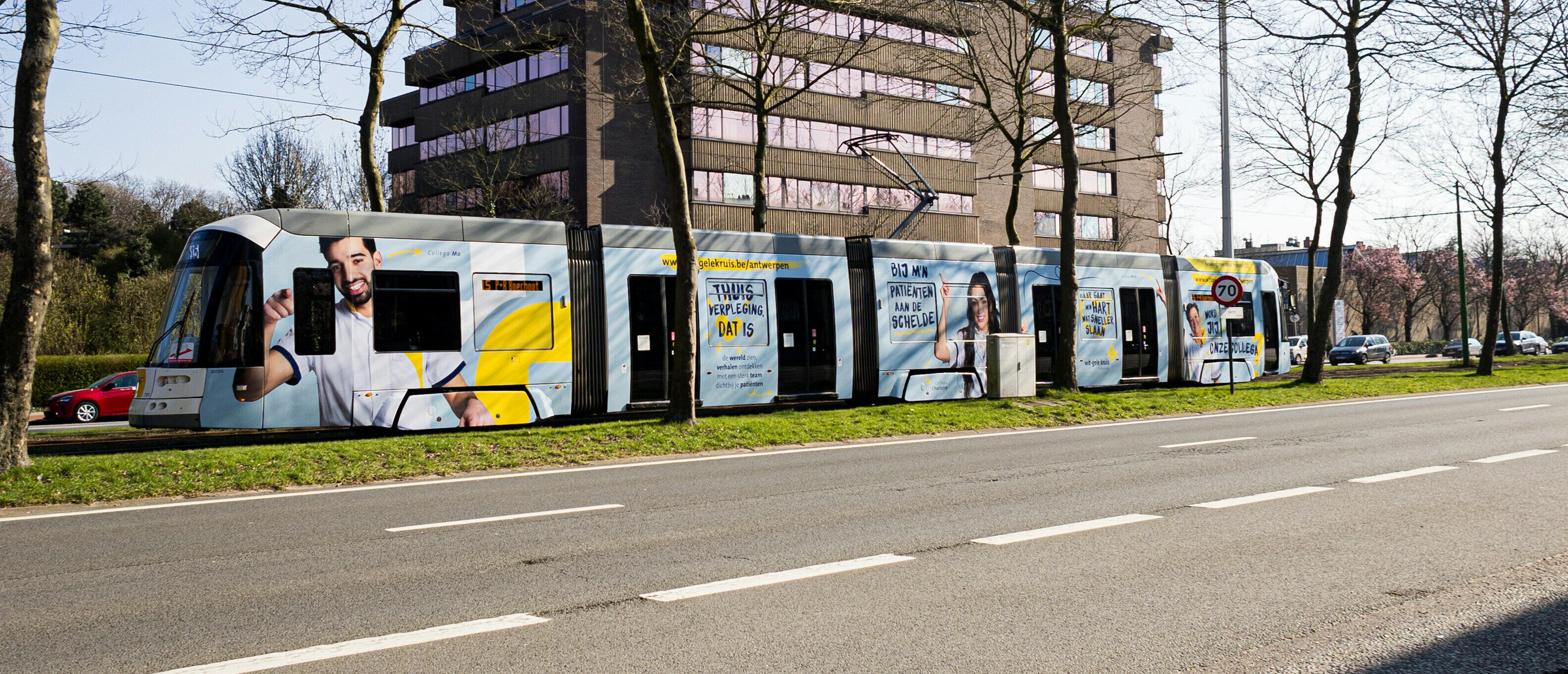 Wit Gele Kruis Full wrap tram 1